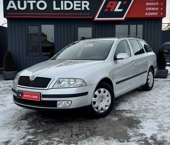 Серый Шкода Октавия, объемом двигателя 1.6 л и пробегом 241 тыс. км за 7900 $, фото 1 на Automoto.ua