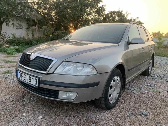 Сірий Шкода Октавія, об'ємом двигуна 0 л та пробігом 240 тис. км за 2300 $, фото 1 на Automoto.ua