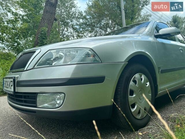 Серый Шкода Октавия, объемом двигателя 1.6 л и пробегом 197 тыс. км за 5200 $, фото 1 на Automoto.ua