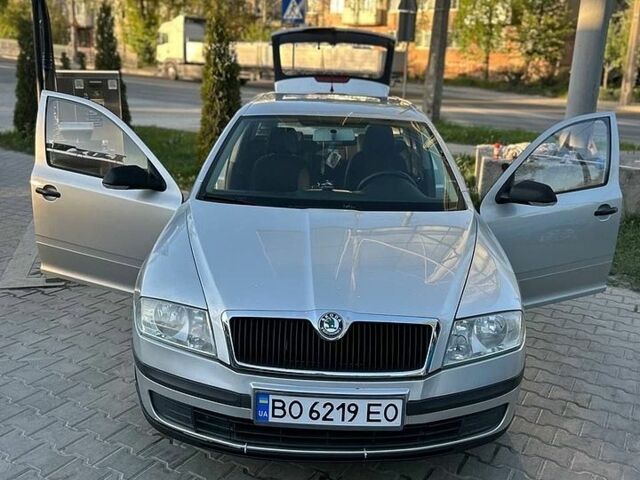 Серый Шкода Октавия, объемом двигателя 1.6 л и пробегом 216 тыс. км за 4100 $, фото 1 на Automoto.ua