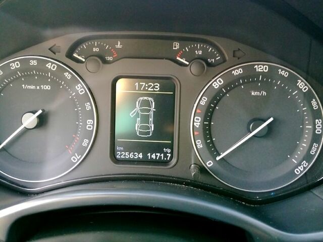 Серый Шкода Октавия, объемом двигателя 2 л и пробегом 225 тыс. км за 6700 $, фото 1 на Automoto.ua