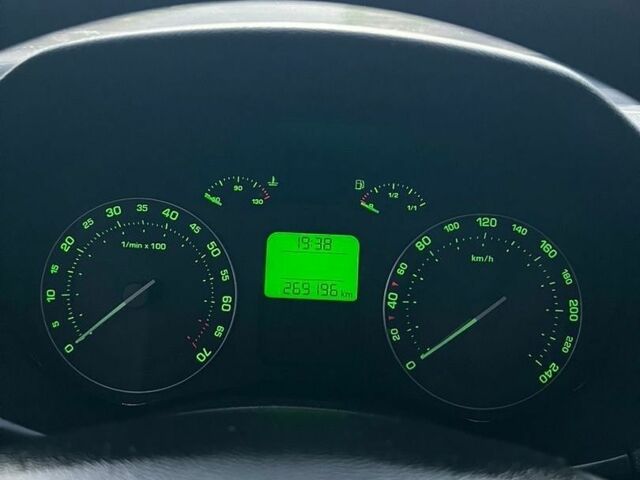 Серый Шкода Октавия, объемом двигателя 1.6 л и пробегом 269 тыс. км за 5300 $, фото 1 на Automoto.ua