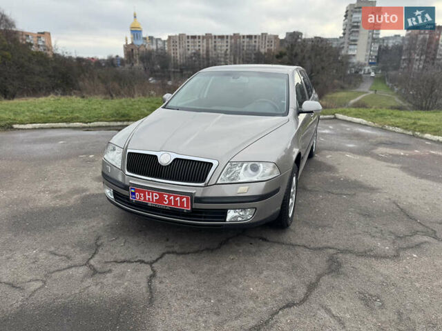 Сірий Шкода Октавія, об'ємом двигуна 2 л та пробігом 208 тис. км за 5600 $, фото 1 на Automoto.ua