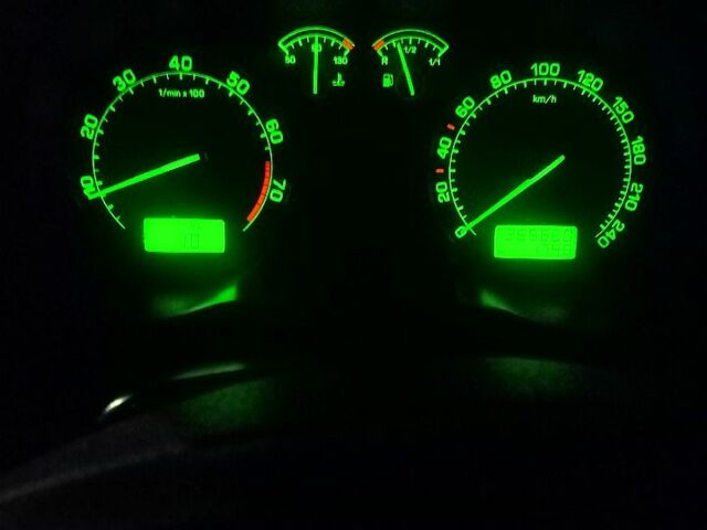 Сірий Шкода Октавія, об'ємом двигуна 1.6 л та пробігом 265 тис. км за 3300 $, фото 1 на Automoto.ua