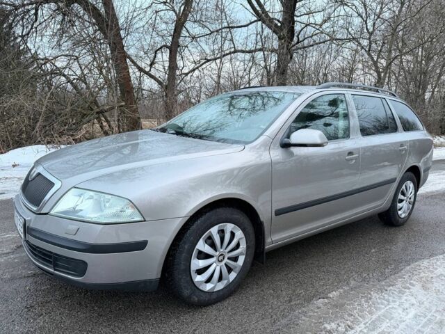 Серый Шкода Октавия, объемом двигателя 1.6 л и пробегом 245 тыс. км за 5450 $, фото 1 на Automoto.ua