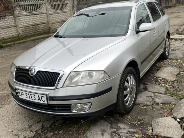 Сірий Шкода Октавія, об'ємом двигуна 2 л та пробігом 205 тис. км за 7200 $, фото 1 на Automoto.ua