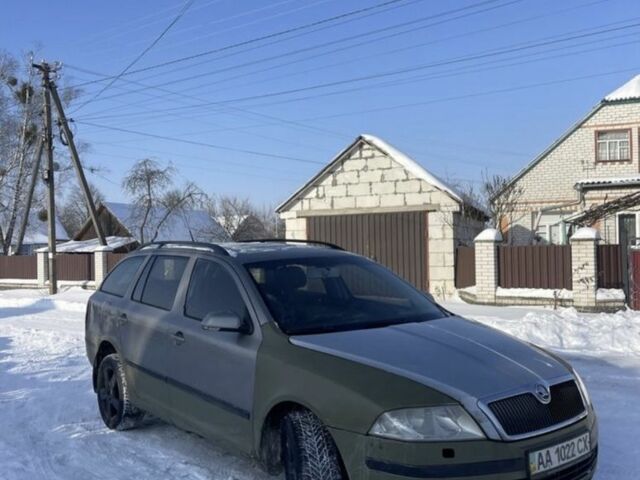 Серый Шкода Октавия, объемом двигателя 1.6 л и пробегом 300 тыс. км за 2900 $, фото 1 на Automoto.ua