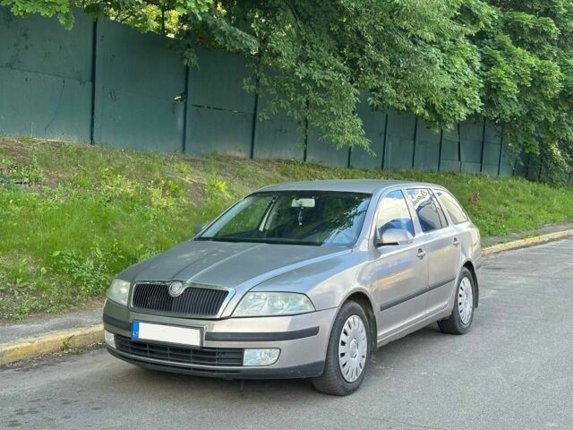 Сірий Шкода Октавія, об'ємом двигуна 0 л та пробігом 300 тис. км за 2081 $, фото 1 на Automoto.ua