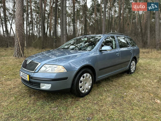 Серый Шкода Октавия, объемом двигателя 1.6 л и пробегом 204 тыс. км за 7800 $, фото 1 на Automoto.ua