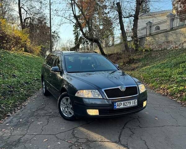 Серый Шкода Октавия, объемом двигателя 1.6 л и пробегом 227 тыс. км за 6000 $, фото 1 на Automoto.ua