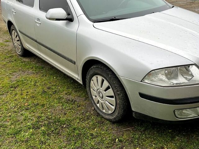 Сірий Шкода Октавія, об'ємом двигуна 2 л та пробігом 275 тис. км за 5500 $, фото 1 на Automoto.ua