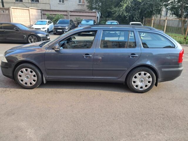 Серый Шкода Октавия, объемом двигателя 1.6 л и пробегом 220 тыс. км за 6300 $, фото 1 на Automoto.ua