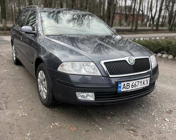 Сірий Шкода Октавія, об'ємом двигуна 2 л та пробігом 190 тис. км за 8800 $, фото 1 на Automoto.ua