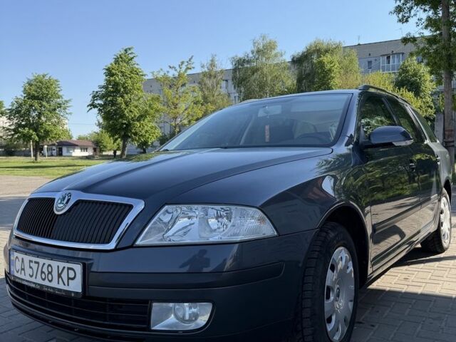 Серый Шкода Октавия, объемом двигателя 1.6 л и пробегом 214 тыс. км за 6300 $, фото 1 на Automoto.ua