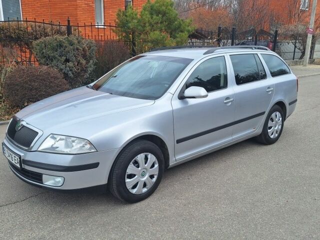 Серый Шкода Октавия, объемом двигателя 1.6 л и пробегом 197 тыс. км за 5750 $, фото 1 на Automoto.ua