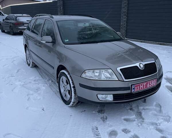 Серый Шкода Октавия, объемом двигателя 1.6 л и пробегом 240 тыс. км за 6700 $, фото 1 на Automoto.ua