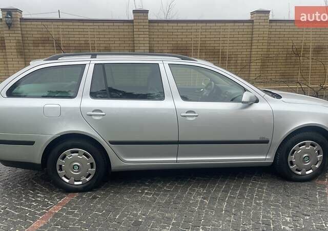 Сірий Шкода Октавія, об'ємом двигуна 1.8 л та пробігом 221 тис. км за 7899 $, фото 1 на Automoto.ua