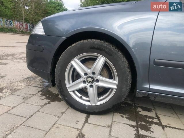Серый Шкода Октавия, объемом двигателя 2 л и пробегом 300 тыс. км за 5000 $, фото 1 на Automoto.ua