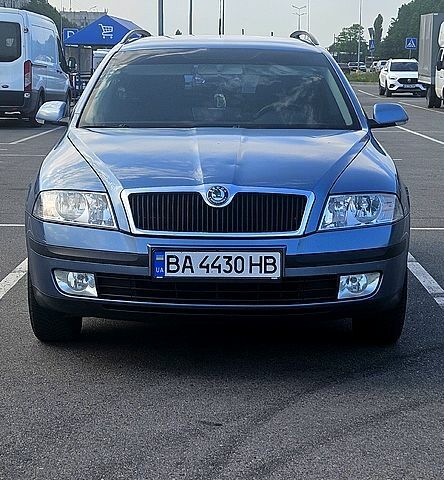 Сірий Шкода Октавія, об'ємом двигуна 1.6 л та пробігом 210 тис. км за 5600 $, фото 1 на Automoto.ua