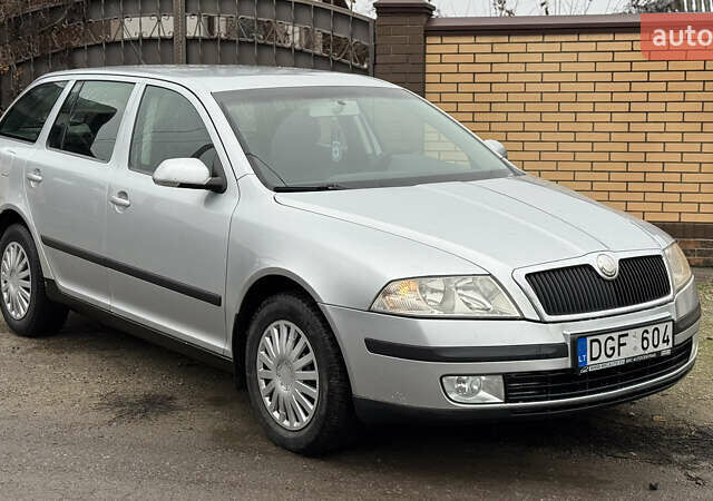 Серый Шкода Октавия, объемом двигателя 2 л и пробегом 300 тыс. км за 2750 $, фото 1 на Automoto.ua