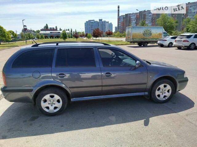 Серый Шкода Октавия, объемом двигателя 1.6 л и пробегом 270 тыс. км за 5600 $, фото 1 на Automoto.ua