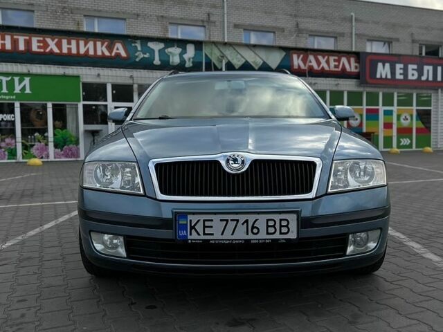 Серый Шкода Октавия, объемом двигателя 1.6 л и пробегом 230 тыс. км за 6800 $, фото 1 на Automoto.ua