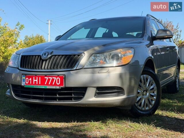 Серый Шкода Октавия, объемом двигателя 1.6 л и пробегом 215 тыс. км за 7350 $, фото 1 на Automoto.ua