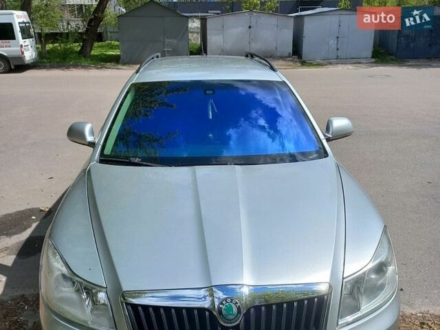 Серый Шкода Октавия, объемом двигателя 1.8 л и пробегом 235 тыс. км за 7900 $, фото 1 на Automoto.ua