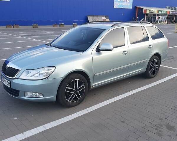 Шкода Октавия 2009 в Чернигове на Automoto.ua Серый Шкода Октавия, объемом двигателя 1.6 л и пробегом 229 тыс. км за 8500 $, фото 1 на Automoto.ua