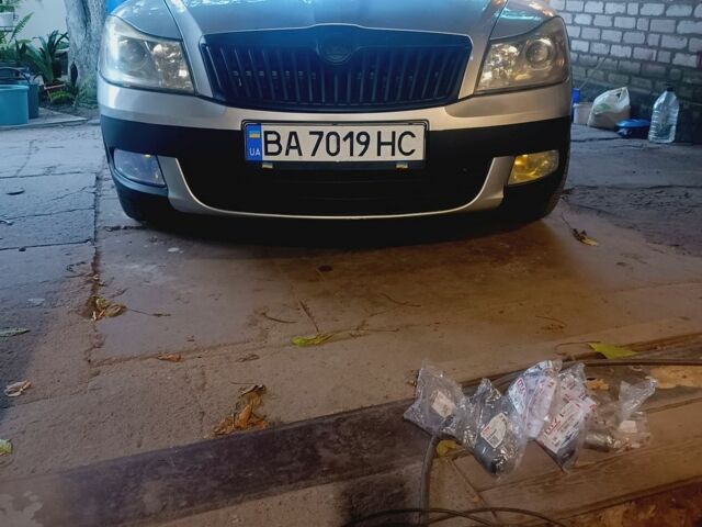 Сірий Шкода Октавія, об'ємом двигуна 1.6 л та пробігом 250 тис. км за 6800 $, фото 1 на Automoto.ua