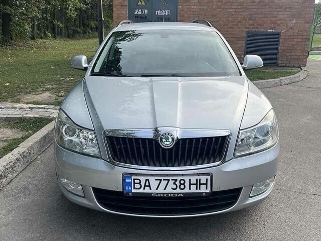 Серый Шкода Октавия, объемом двигателя 1.8 л и пробегом 207 тыс. км за 8229 $, фото 1 на Automoto.ua