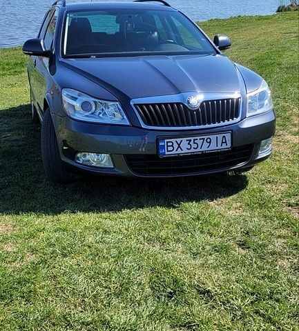 Серый Шкода Октавия, объемом двигателя 1.8 л и пробегом 184 тыс. км за 8000 $, фото 1 на Automoto.ua