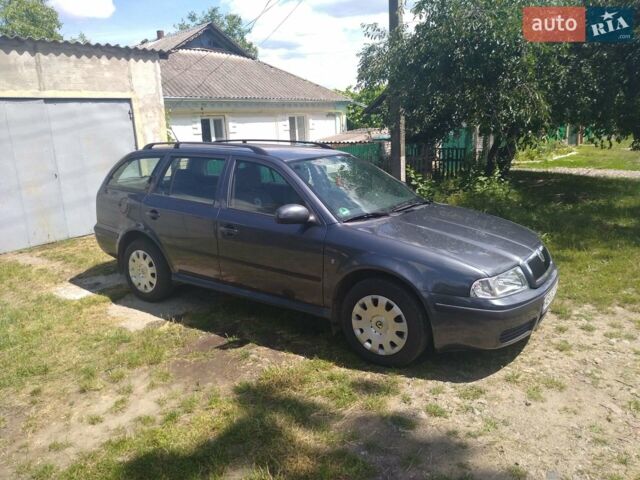 Серый Шкода Октавия, объемом двигателя 1.6 л и пробегом 220 тыс. км за 7300 $, фото 1 на Automoto.ua