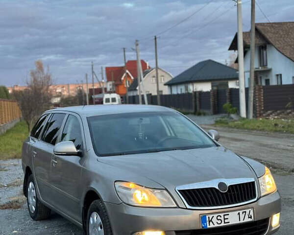 Шкода Октавія 2009 у Києві на Automoto.ua Сірий Шкода Октавія, об'ємом двигуна 1.9 л та пробігом 400 тис. км за 3150 $, фото 1 на Automoto.ua