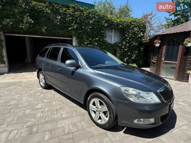 Серый Шкода Октавия, объемом двигателя 1.6 л и пробегом 318 тыс. км за 8500 $, фото 1 на Automoto.ua