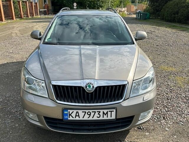 Серый Шкода Октавия, объемом двигателя 1.8 л и пробегом 237 тыс. км за 7700 $, фото 1 на Automoto.ua