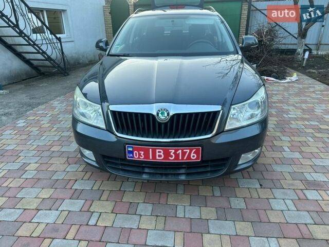 Серый Шкода Октавия, объемом двигателя 1.6 л и пробегом 210 тыс. км за 7500 $, фото 1 на Automoto.ua