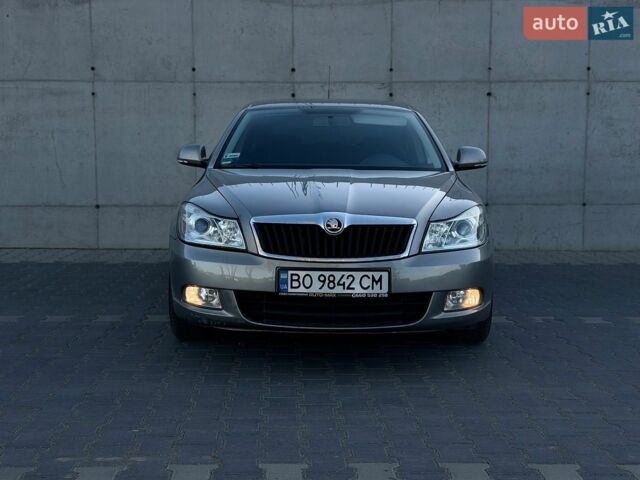Серый Шкода Октавия, объемом двигателя 1.8 л и пробегом 231 тыс. км за 7600 $, фото 1 на Automoto.ua