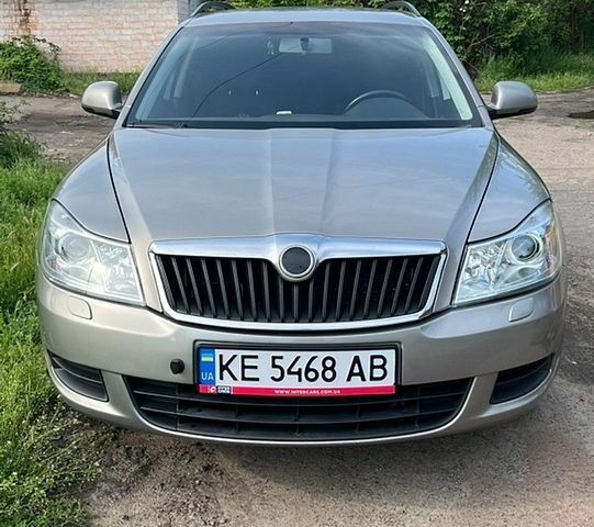 Сірий Шкода Октавія, об'ємом двигуна 1.39 л та пробігом 210 тис. км за 6999 $, фото 1 на Automoto.ua