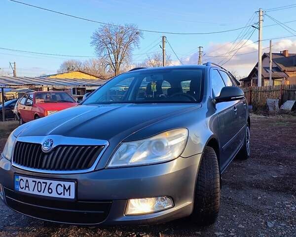 Серый Шкода Октавия, объемом двигателя 1.6 л и пробегом 165 тыс. км за 7950 $, фото 1 на Automoto.ua