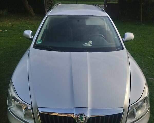 Серый Шкода Октавия, объемом двигателя 1.8 л и пробегом 175 тыс. км за 7500 $, фото 1 на Automoto.ua