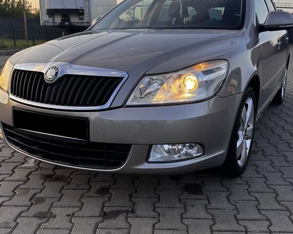 Серый Шкода Октавия, объемом двигателя 1.6 л и пробегом 201 тыс. км за 8450 $, фото 1 на Automoto.ua