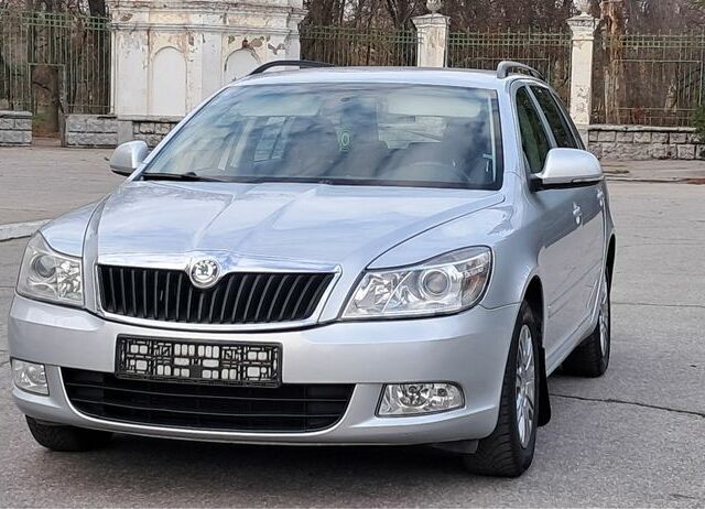 Серый Шкода Октавия, объемом двигателя 1.6 л и пробегом 133 тыс. км за 7700 $, фото 1 на Automoto.ua