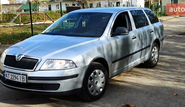 Шкода Октавія 2010 у Богородчанах на Automoto.ua Сірий Шкода Октавія, об'ємом двигуна 1.6 л та пробігом 354 тис. км за 4400 $, фото 1 на Automoto.ua