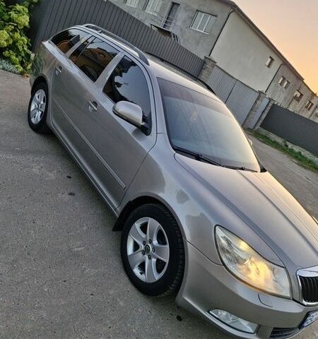 Серый Шкода Октавия, объемом двигателя 1.6 л и пробегом 312 тыс. км за 6650 $, фото 1 на Automoto.ua