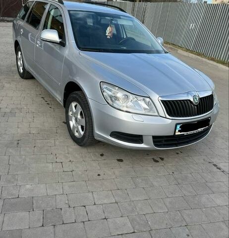 Шкода Октавія 2010 у Дубно на Automoto.ua Сірий Шкода Октавія, об'ємом двигуна 1.6 л та пробігом 200 тис. км за 7500 $, фото 1 на Automoto.ua