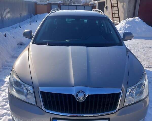 Серый Шкода Октавия, объемом двигателя 1.6 л и пробегом 210 тыс. км за 8600 $, фото 1 на Automoto.ua