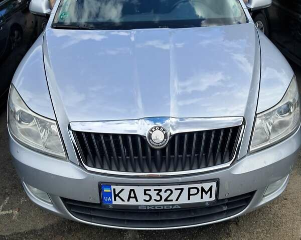 Серый Шкода Октавия, объемом двигателя 1.6 л и пробегом 287 тыс. км за 8055 $, фото 1 на Automoto.ua