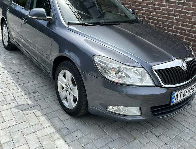 Серый Шкода Октавия, объемом двигателя 1.6 л и пробегом 305 тыс. км за 7800 $, фото 1 на Automoto.ua
