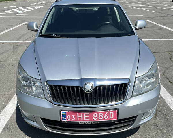 Серый Шкода Октавия, объемом двигателя 1.6 л и пробегом 239 тыс. км за 8000 $, фото 1 на Automoto.ua